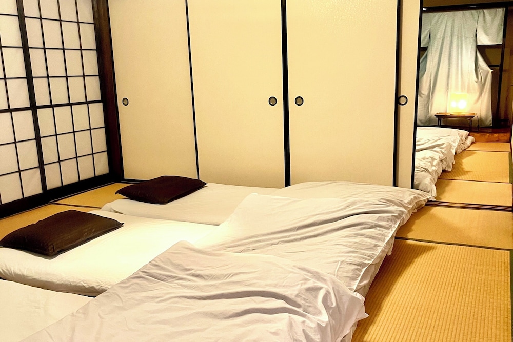 貸別荘「みつ葉邸」定員16名 禁煙 客室13 | みつば邸