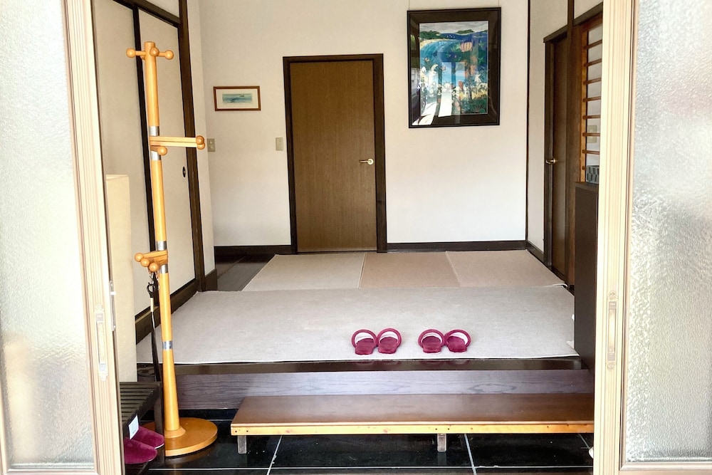 貸別荘「みつ葉邸」定員16名 禁煙 客室15 | みつば邸