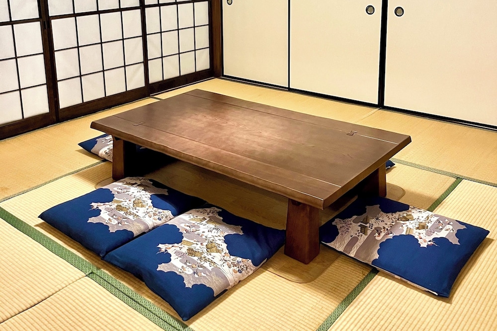 貸別荘「みつ葉邸」定員16名 禁煙 リビング エリア16 | みつば邸