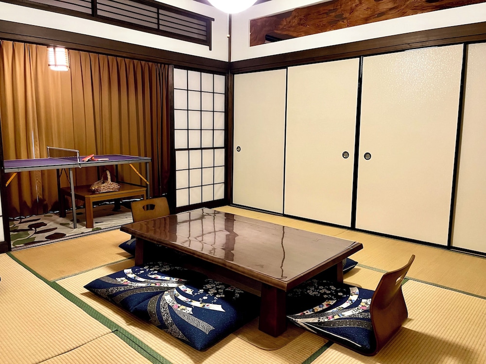 貸別荘「みつ葉邸」定員16名 禁煙 リビング エリア12 | みつば邸