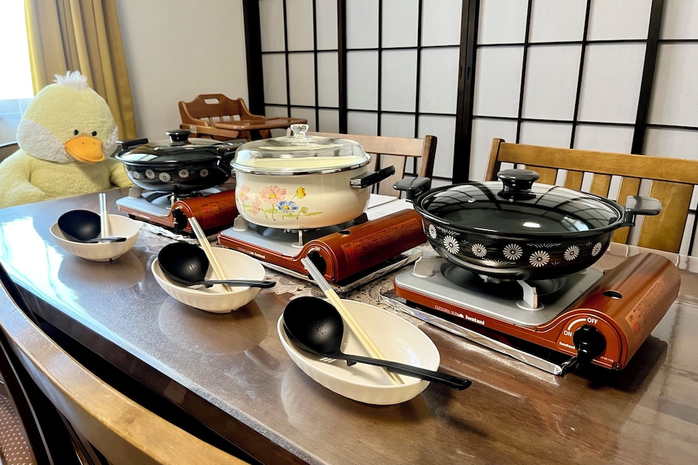 貸別荘「みつ葉邸」定員16名 禁煙 リビング エリア13 | みつば邸