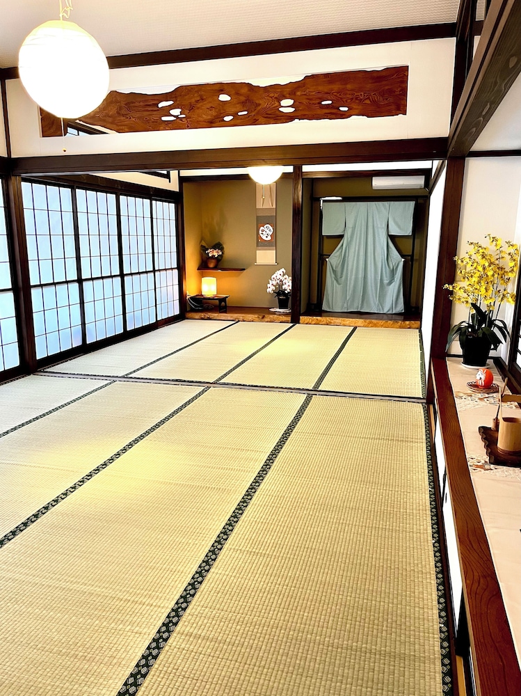 貸別荘「みつ葉邸」定員12名 客室11 | みつば邸