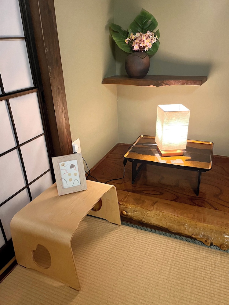 貸別荘「みつ葉邸」定員12名 客室12 | みつば邸