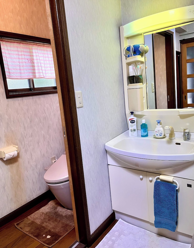 貸別荘「きよみず邸」１階貸切、近隣天然温泉、伊香保・榛名30分、年中BBQ・雨天OK! 最大20名 禁煙 バスルーム3 | きよみず邸