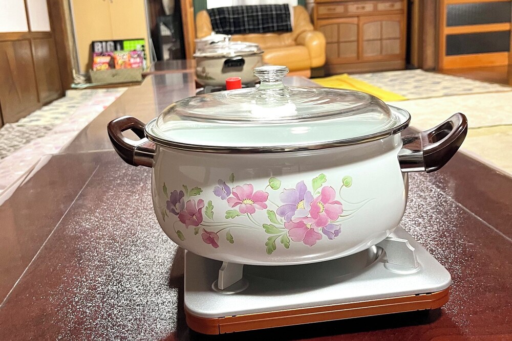 貸別荘「きよみず邸」１階貸切、近隣天然温泉、伊香保・榛名30分、年中BBQ・雨天OK! 最大20名 禁煙 リビング エリア10 | きよみず邸