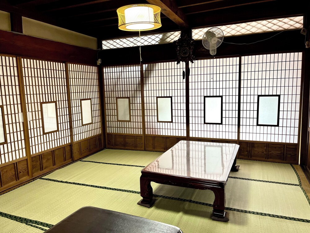 貸別荘「きよみず邸」１階貸切、近隣天然温泉、伊香保・榛名30分、年中BBQ・雨天OK! 最大20名 禁煙 リビング エリア19 | きよみず邸