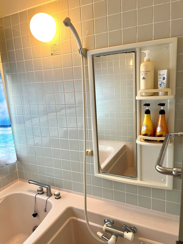 貸別荘「きよみず邸」１階貸切、近隣天然温泉、伊香保・榛名30分、年中BBQ・雨天OK! 最大20名 禁煙 バスルーム1 | きよみず邸