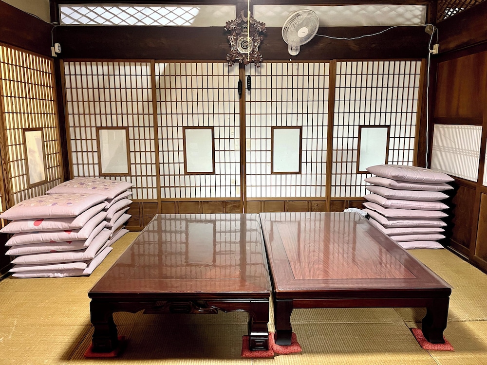 貸別荘「きよみず邸」１階貸切、近隣天然温泉、伊香保・榛名30分、年中BBQ・雨天OK! 最大20名 禁煙 リビング エリア13 | きよみず邸