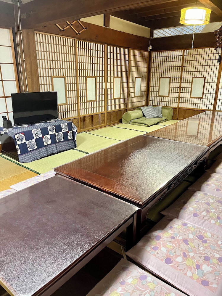 貸別荘「きよみず邸」１階貸切、近隣天然温泉、伊香保・榛名30分、年中BBQ・雨天OK! 最大20名 禁煙 リビング エリア9 | きよみず邸