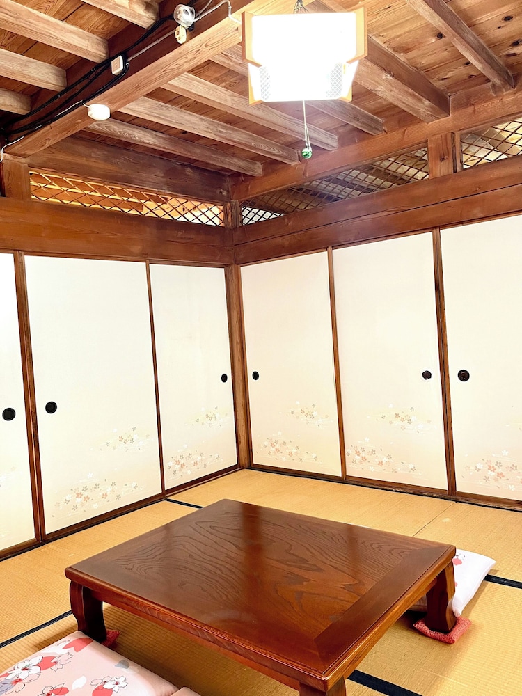 貸別荘「きよみず邸」１階貸切、近隣天然温泉、伊香保・榛名30分、年中BBQ・雨天OK! 最大20名 禁煙 リビング エリア5 | きよみず邸