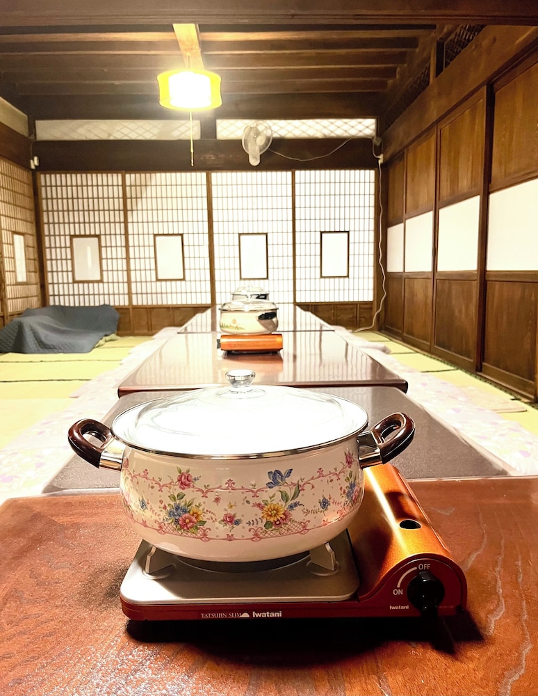 貸別荘「きよみず邸」１階貸切、近隣天然温泉、伊香保・榛名30分、年中BBQ・雨天OK! 最大20名 禁煙 リビング エリア23 | きよみず邸