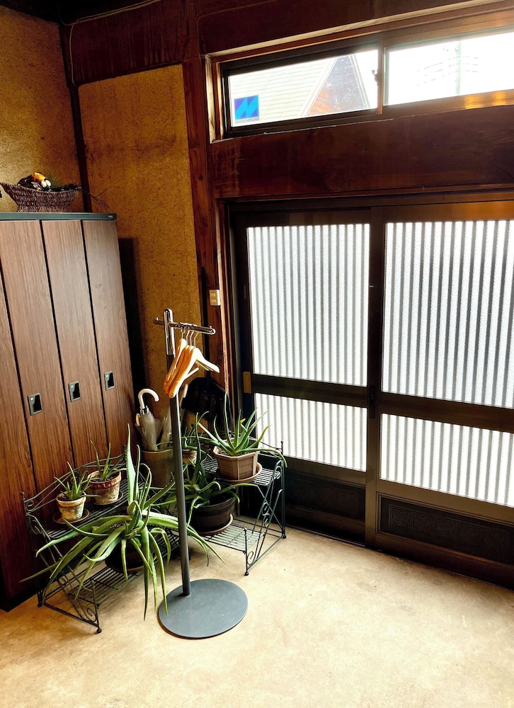 貸別荘「きよみず邸」１階貸切、近隣天然温泉、伊香保・榛名30分、年中BBQ・雨天OK! 最大20名 禁煙 リビング エリア2 | きよみず邸