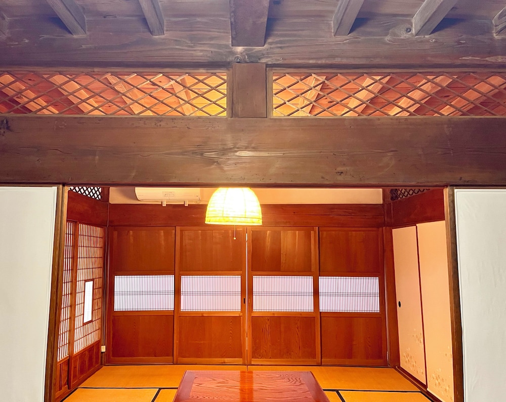 貸別荘「きよみず邸」１階貸切、近隣天然温泉、伊香保・榛名30分、年中BBQ・雨天OK! 最大20名 禁煙 リビング エリア1 | きよみず邸