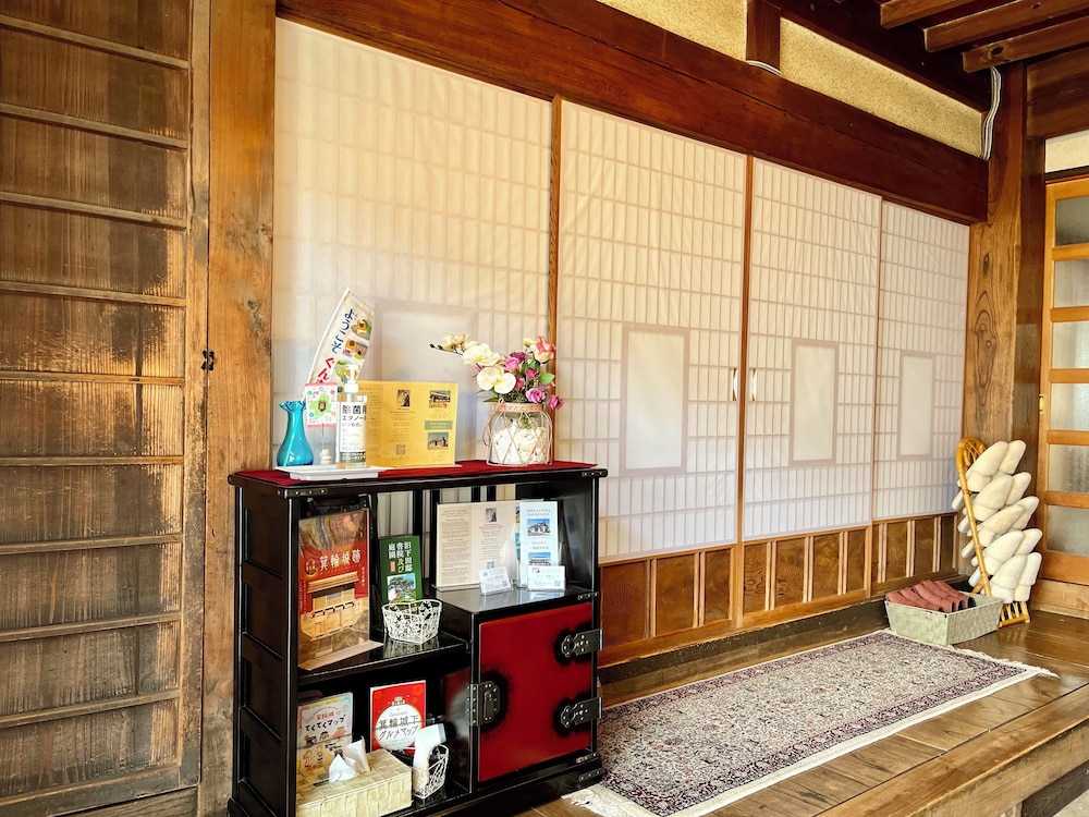 貸別荘「きよみず邸」１階貸切、近隣天然温泉、伊香保・榛名30分、年中BBQ・雨天OK! 最大20名 禁煙 リビング エリア20 | きよみず邸