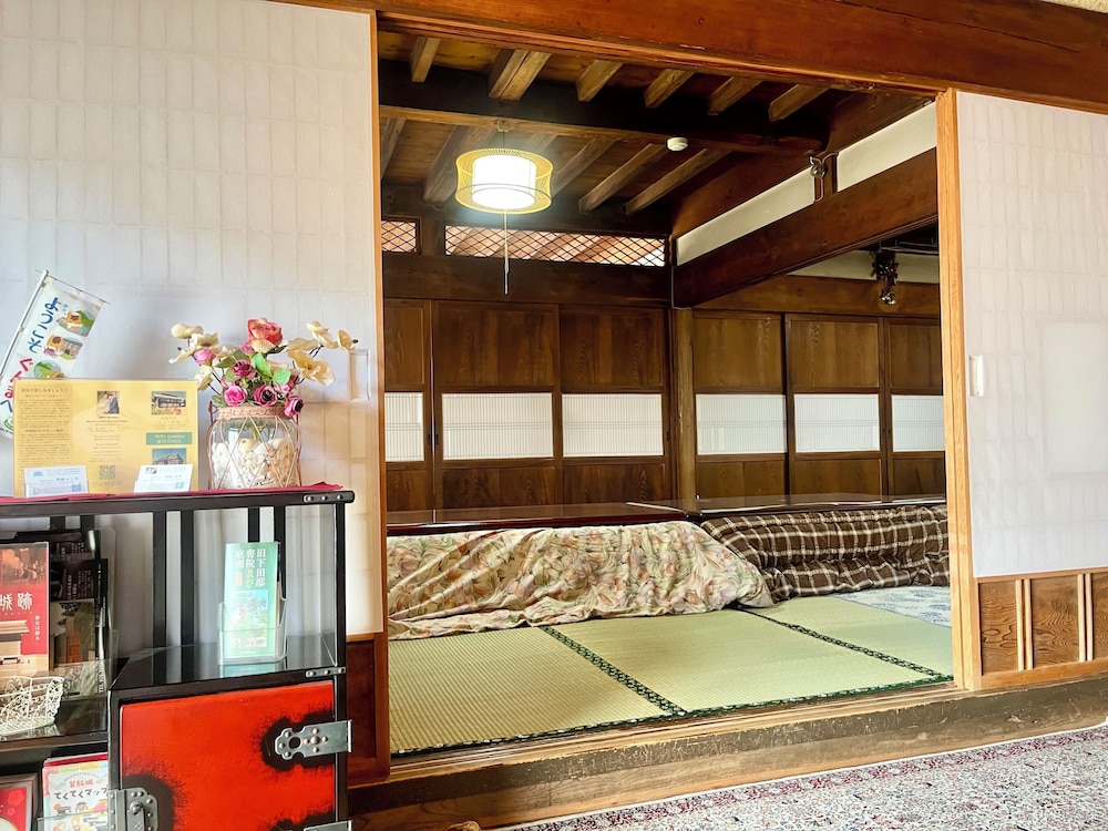 貸別荘「きよみず邸」１階貸切、近隣天然温泉、伊香保・榛名30分、年中BBQ・雨天OK! 最大20名 禁煙 リビング エリア9 | きよみず邸