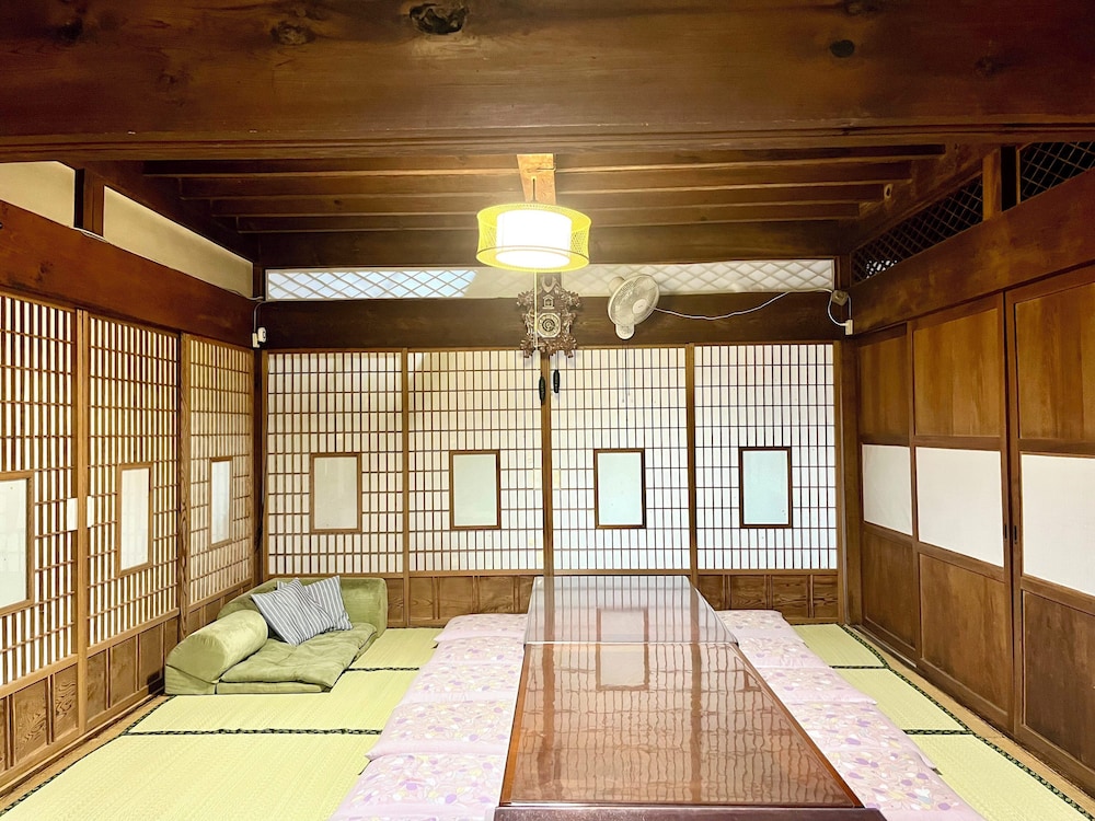 貸別荘「きよみず邸」１階貸切、近隣天然温泉、伊香保・榛名30分、年中BBQ・雨天OK! 最大20名 禁煙 リビング エリア14 | きよみず邸