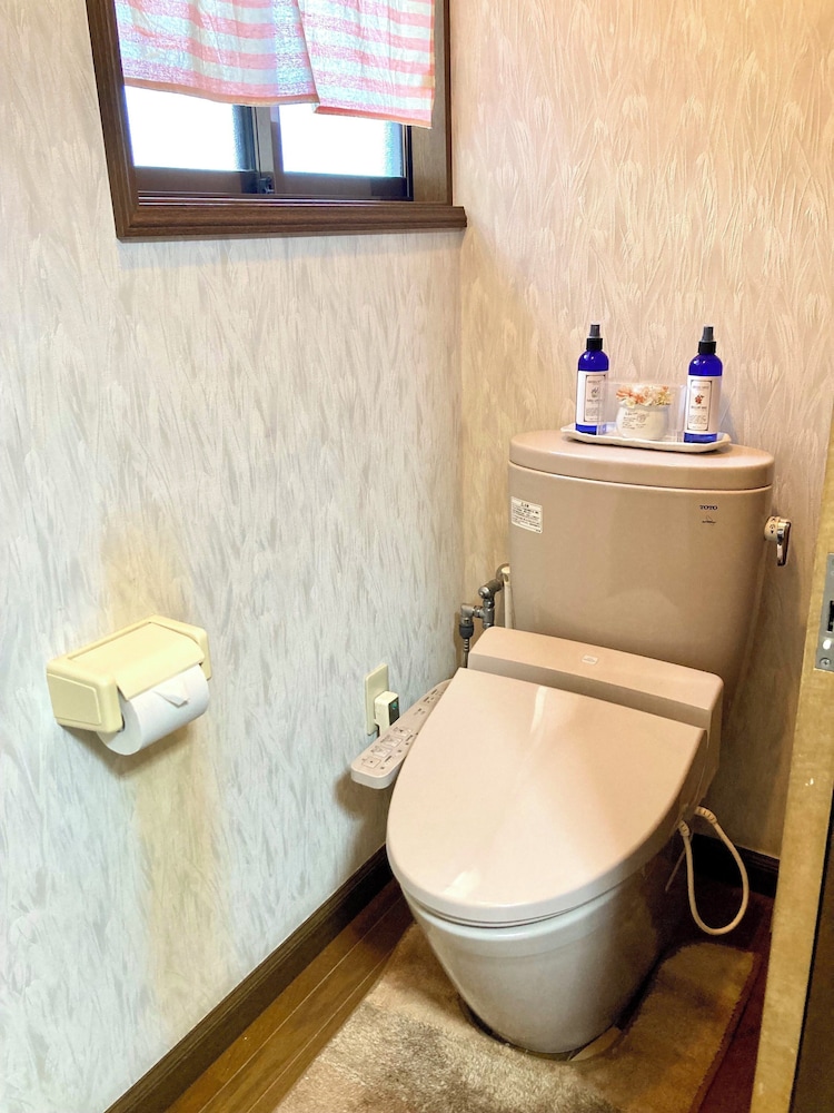 貸別荘「きよみず邸」１階貸切、近隣天然温泉、伊香保・榛名30分、年中BBQ・雨天OK! 最大20名 禁煙 バスルーム2 | きよみず邸