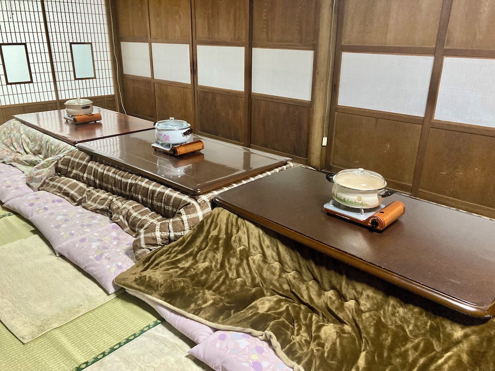 貸別荘「きよみず邸」１階貸切、近隣天然温泉、伊香保・榛名30分、年中BBQ・雨天OK! 最大20名 禁煙 リビング エリア21 | きよみず邸