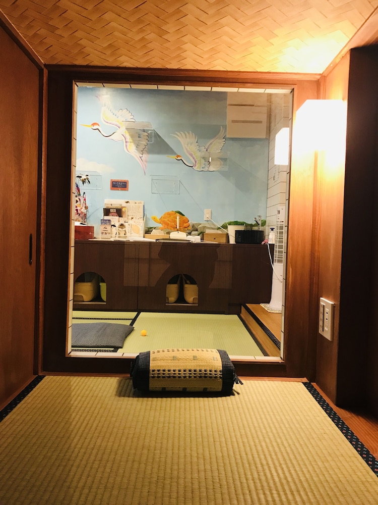 ファミリー ルーム 客室1 | ねこ浴場 & ねこ旅籠 保護猫カフェ ネコパプリック大阪