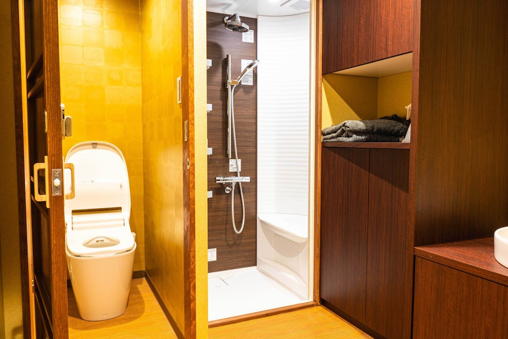 ファミリー ルーム バスルーム0 | ねこ浴場 & ねこ旅籠 保護猫カフェ ネコパプリック大阪