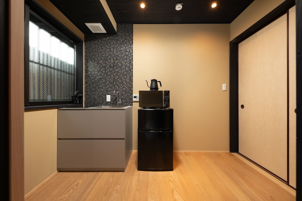 京町家一棟貸し 北側 専用キッチン0 | 奏 九条明田町別邸