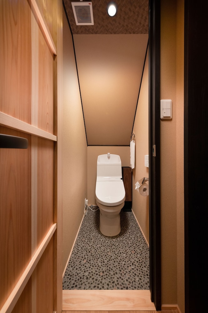 京町家一棟貸し 南側 客室の設備とサービス0 | 奏 九条明田町別邸