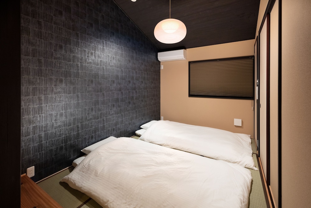 京町家一棟貸し 南側 客室2 | 奏 九条明田町別邸