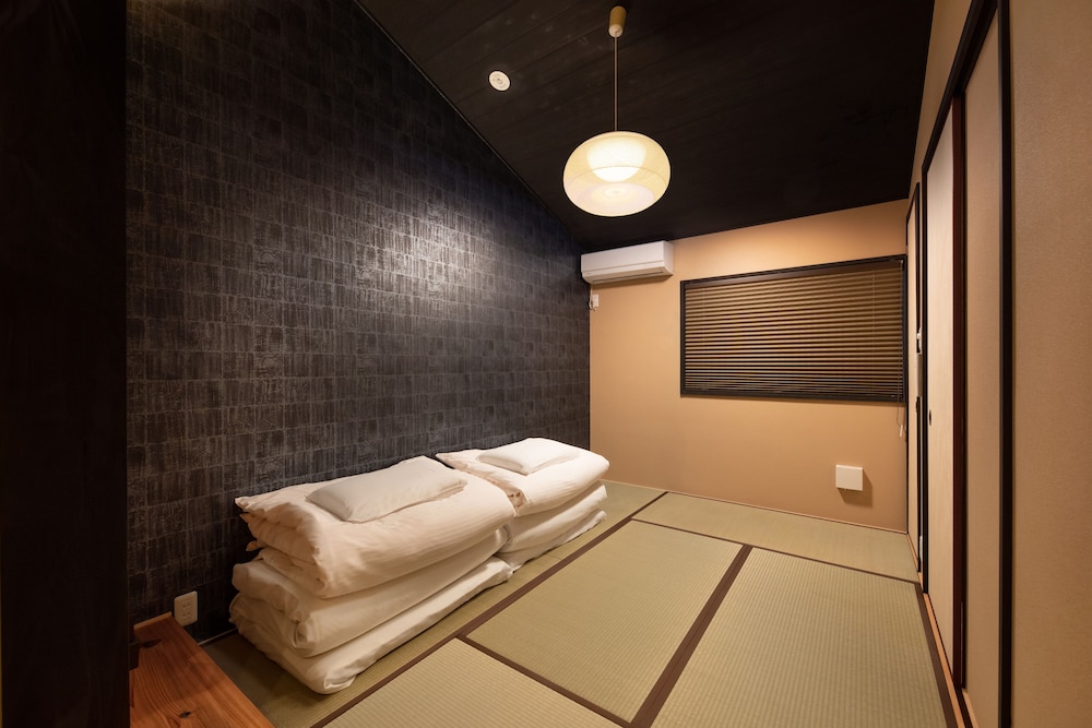 京町家一棟貸し 南側 客室5 | 奏 九条明田町別邸