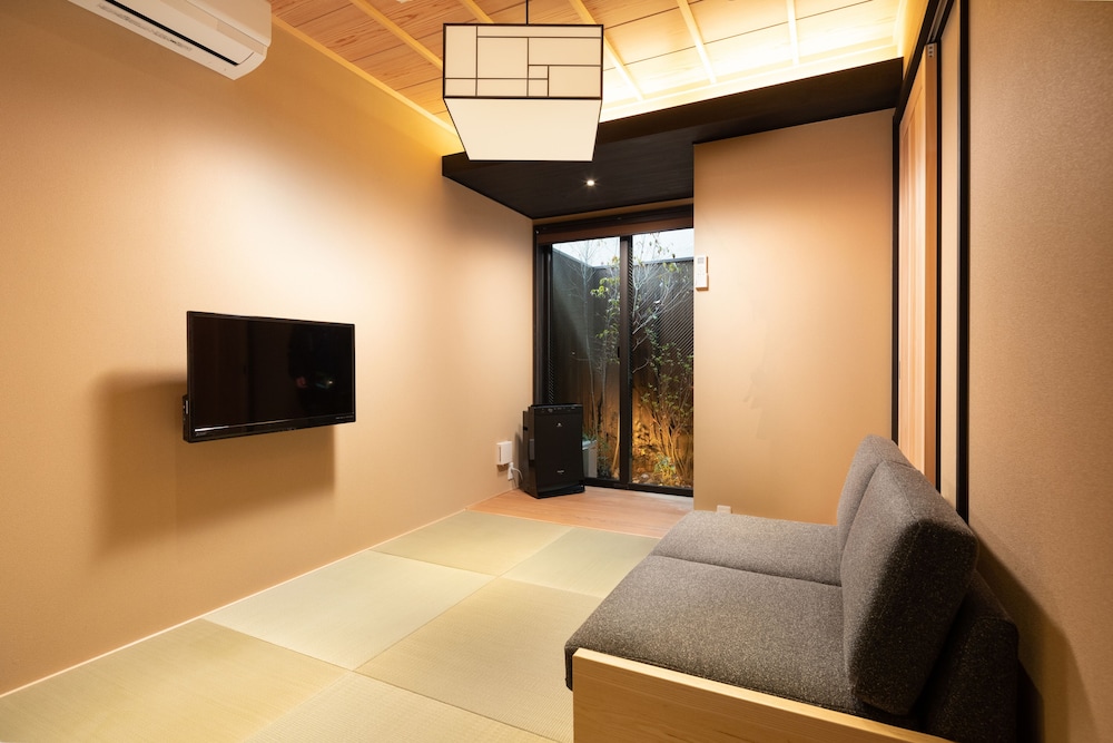 京町家一棟貸し 南側 客室3 | 奏 九条明田町別邸