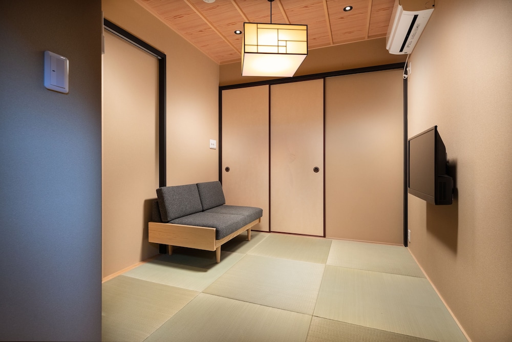 京町家一棟貸し 南側 客室1 | 奏 九条明田町別邸