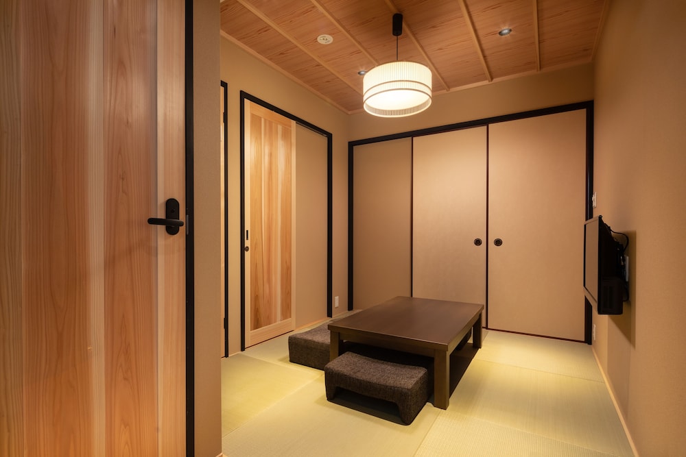 京町家一棟貸し 北側 リビングルーム1 | 奏 九条明田町別邸