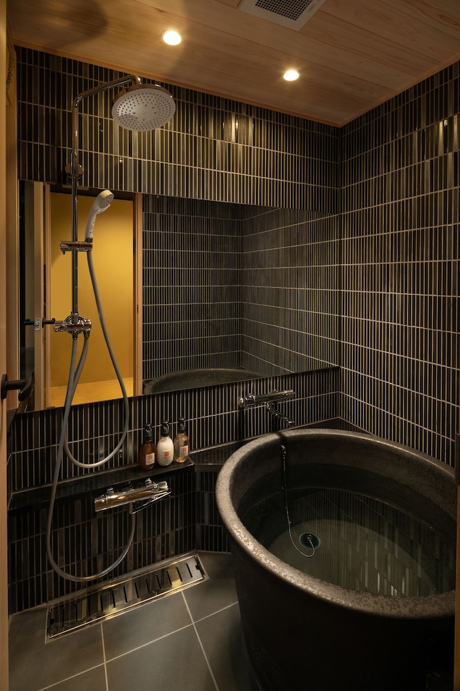 京町家一棟貸し 北側 バスルーム0 | 奏 九条明田町別邸