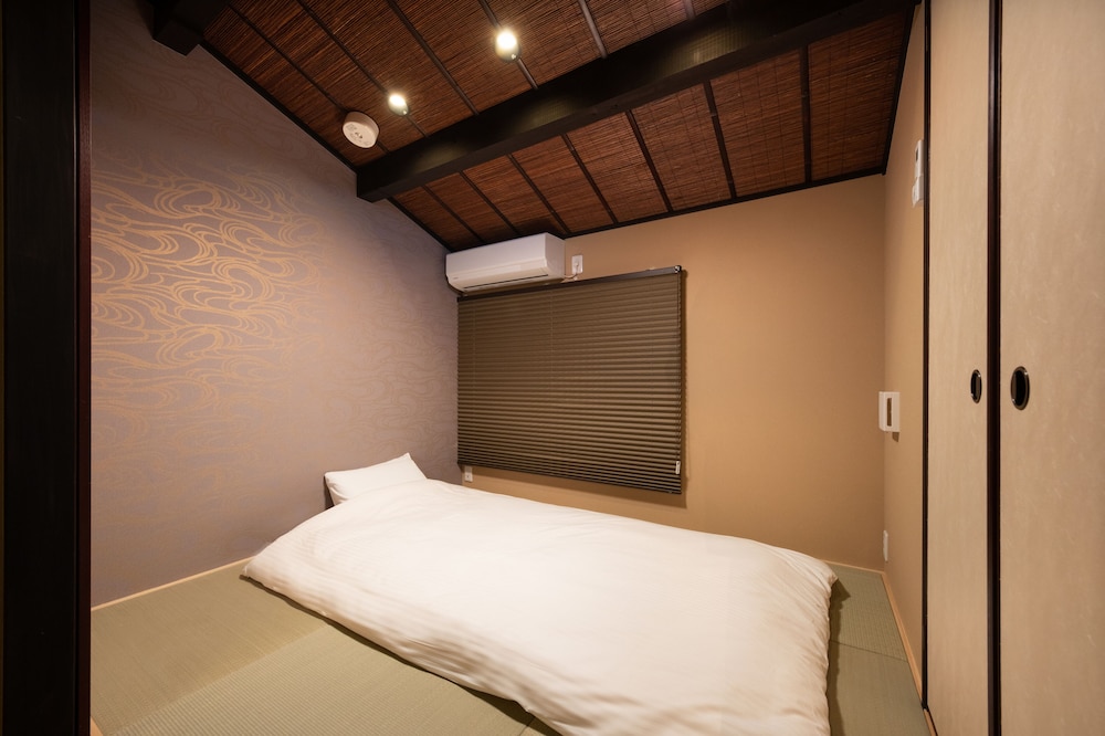 京町家一棟貸し 北側 客室1 | 奏 九条明田町別邸