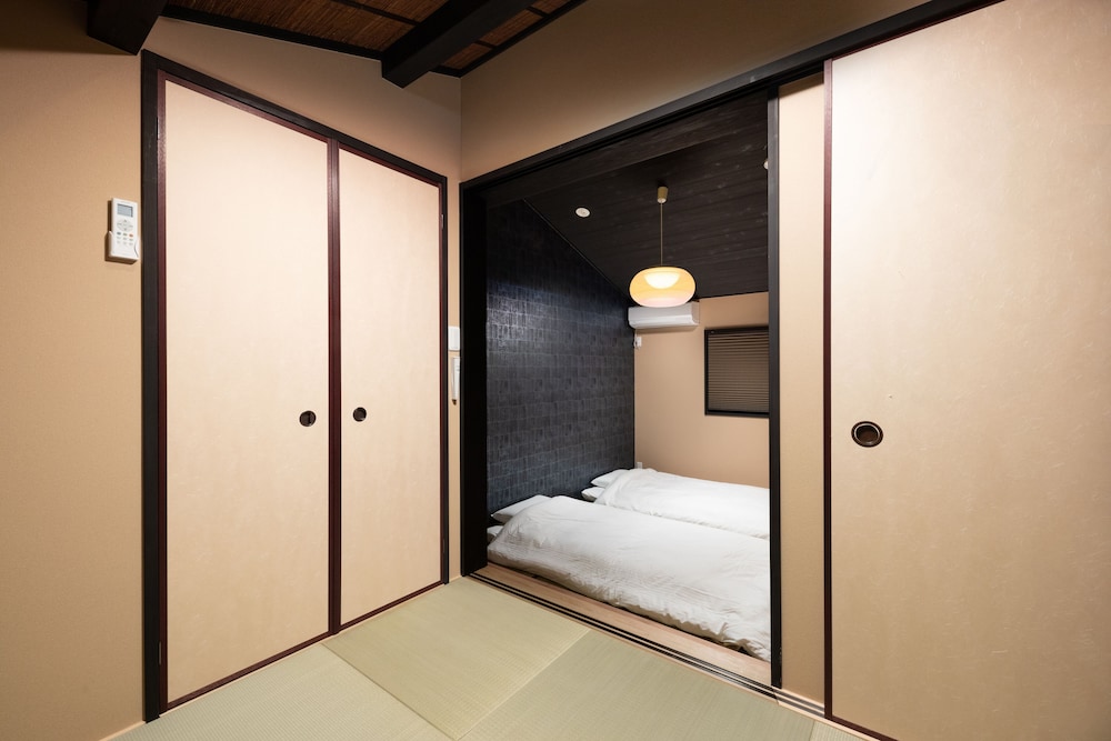 京町家一棟貸し 南側 客室0 | 奏 九条明田町別邸