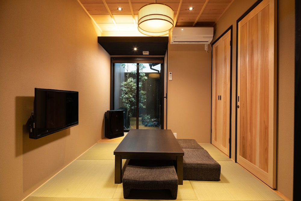 京町家一棟貸し 北側 | 奏 九条明田町別邸