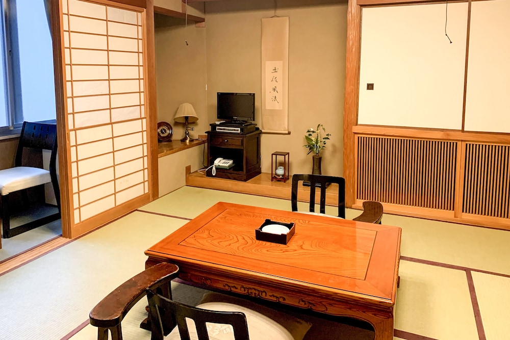 3人部屋 客室1 | Tabist 割烹旅館 おおりや 高知