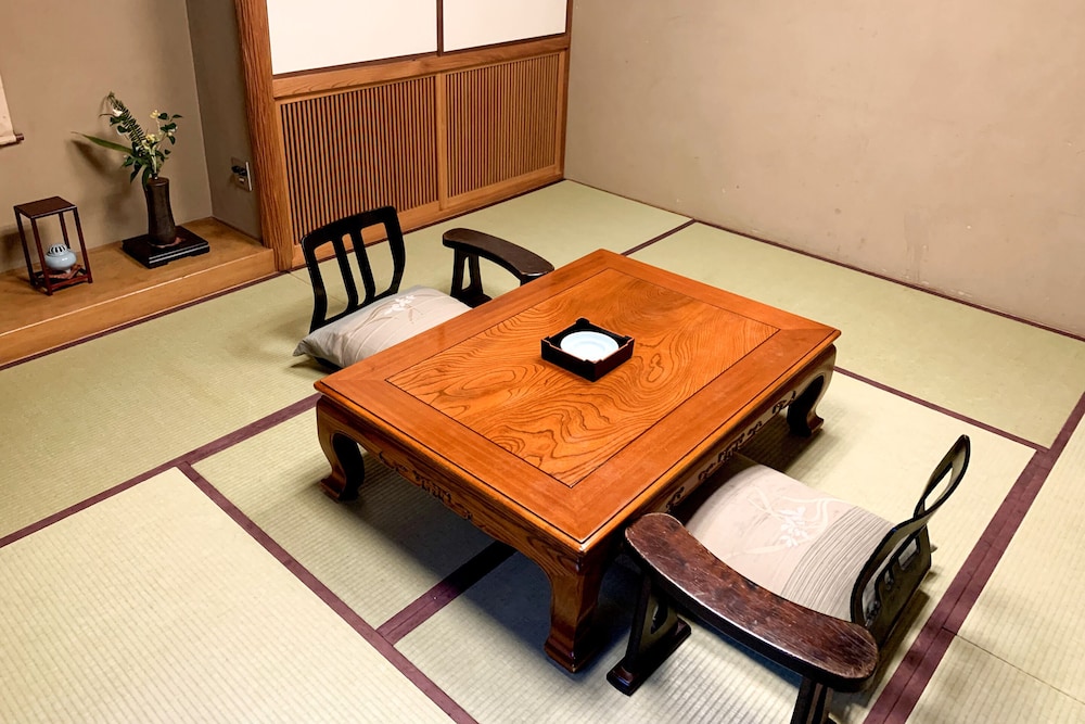 3人部屋 客室3 | Tabist 割烹旅館 おおりや 高知