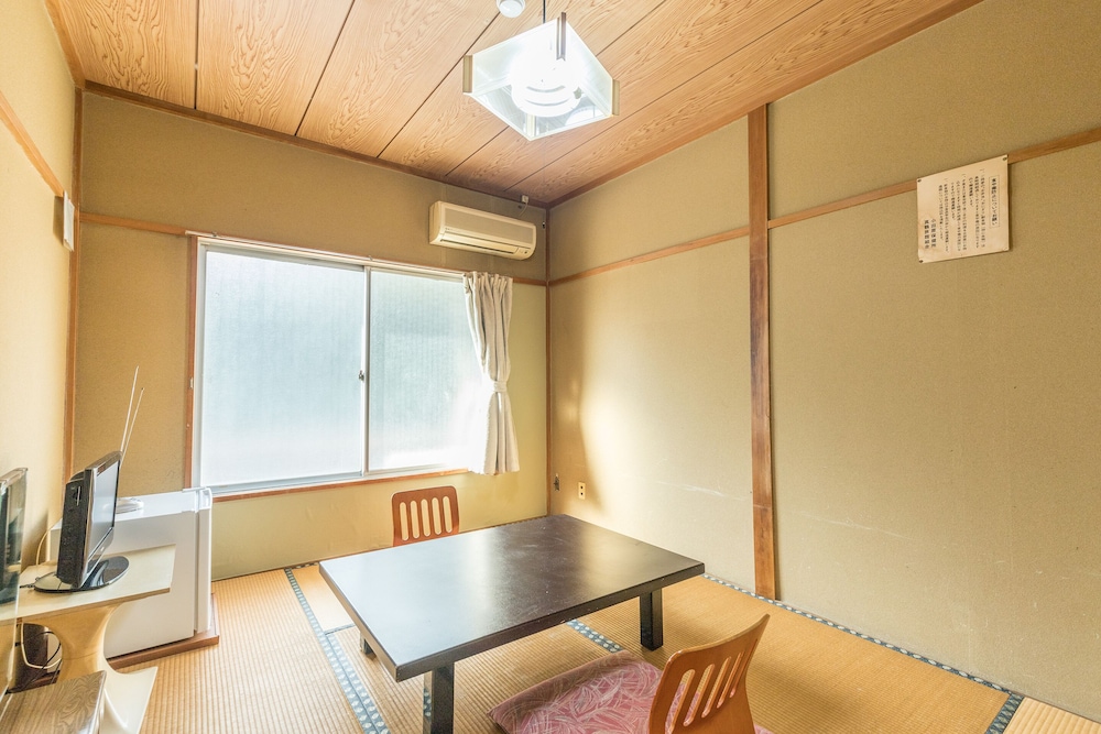 2人部屋 共用バスルーム 客室1 | Tabist みよし旅館 小田原 真鶴