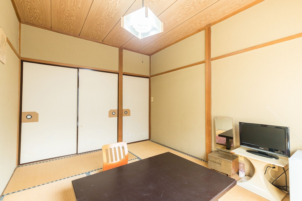 2人部屋 共用バスルーム 客室2 | Tabist みよし旅館 小田原 真鶴