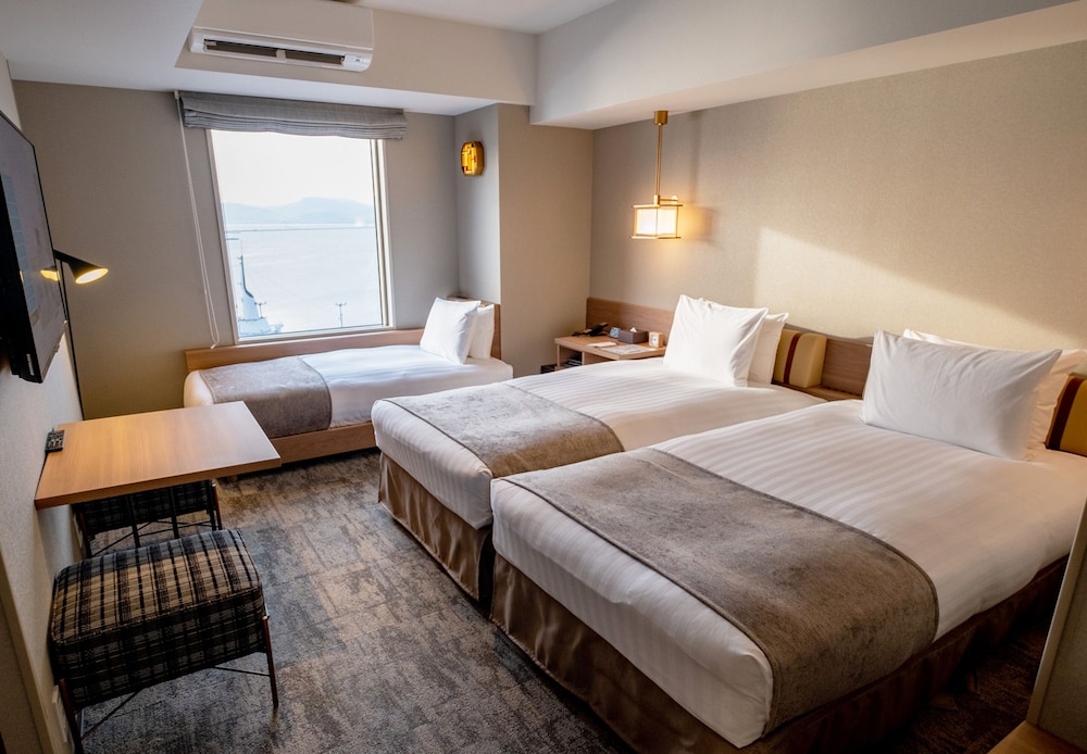 コーナーツイン (3名様利用) 禁煙 客室4 | 東急ステイ函館朝市 灯の湯