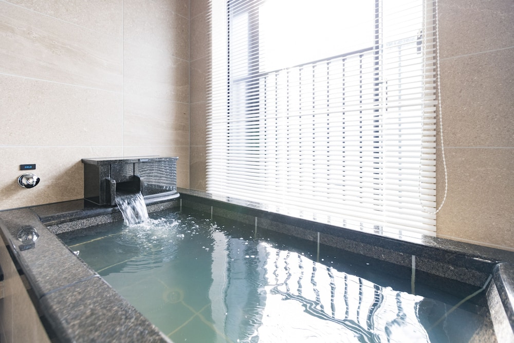 ラグジュアリー ツインルーム 禁煙 バスルーム1 | 東急ステイ函館朝市 灯の湯