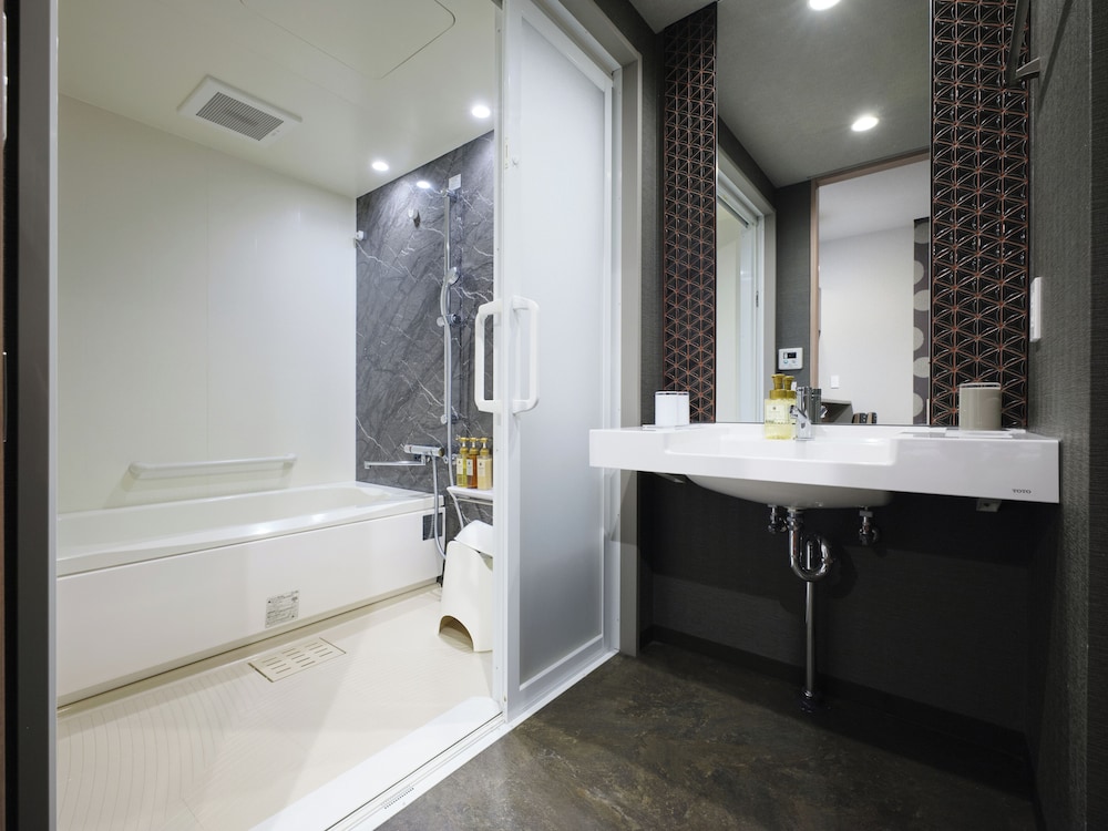 ユニバーサルキングルーム バスルーム0 | MONday Apart Premium 日本橋