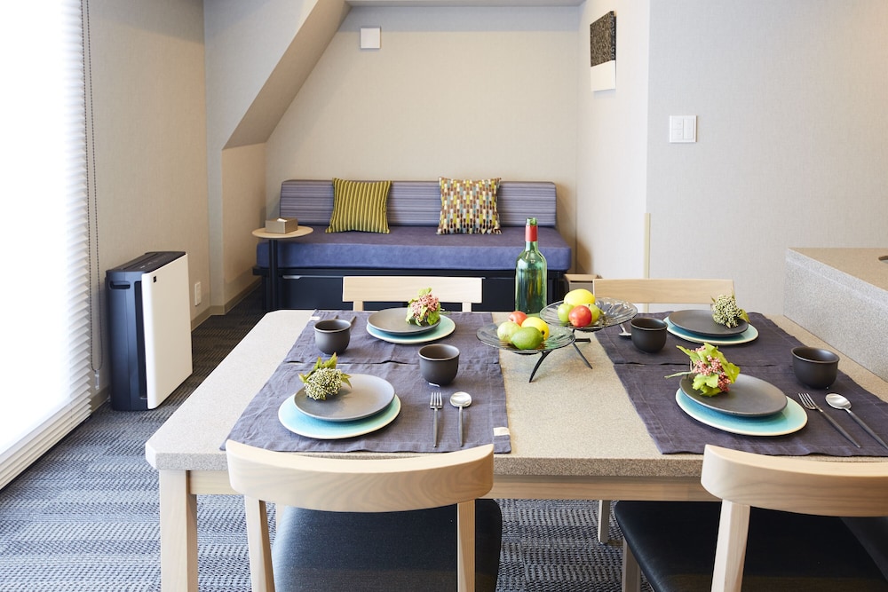 グラン ファミリールーム 客室内のダイニングエリア0 | MONday Apart Premium 浜松町