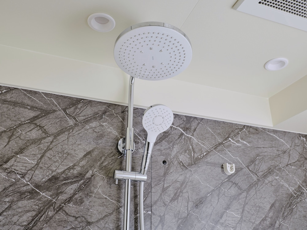 グラン ファミリールーム バスルーム1 | MONday Apart Premium 浜松町