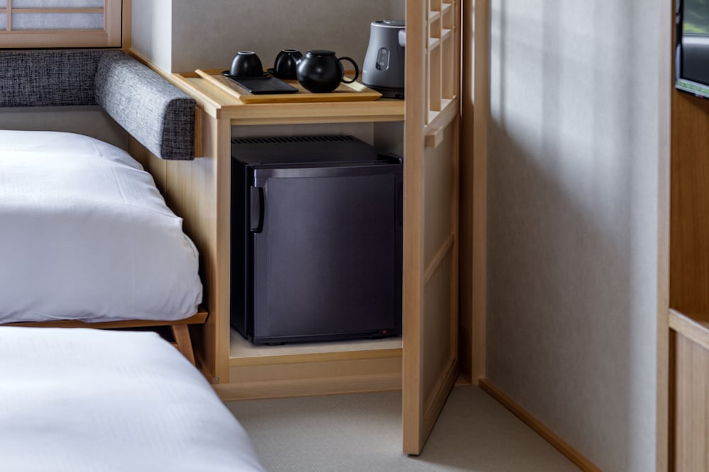 禁煙 ハリウッドツインルーム シャワートイレ付 3名様用 客室2 | ONSEN RYOKAN 由縁 札幌