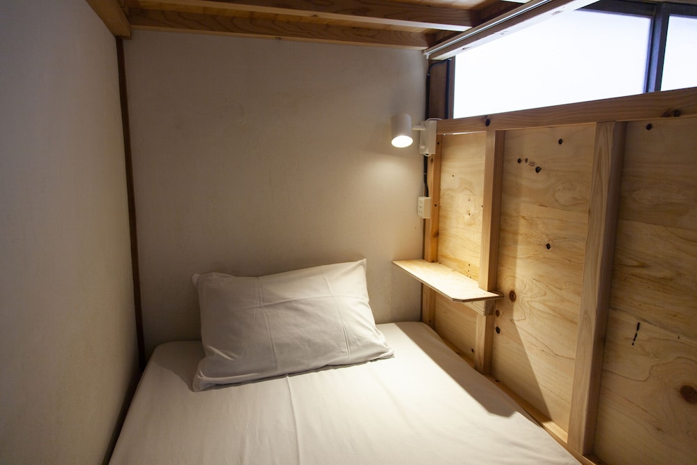 客室1 | Fukuoka Guesthouse SHIP