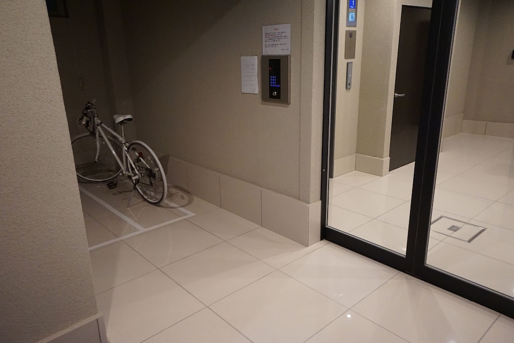 内部エントランス1 | Terry's Apartment Namba South VI AD06A