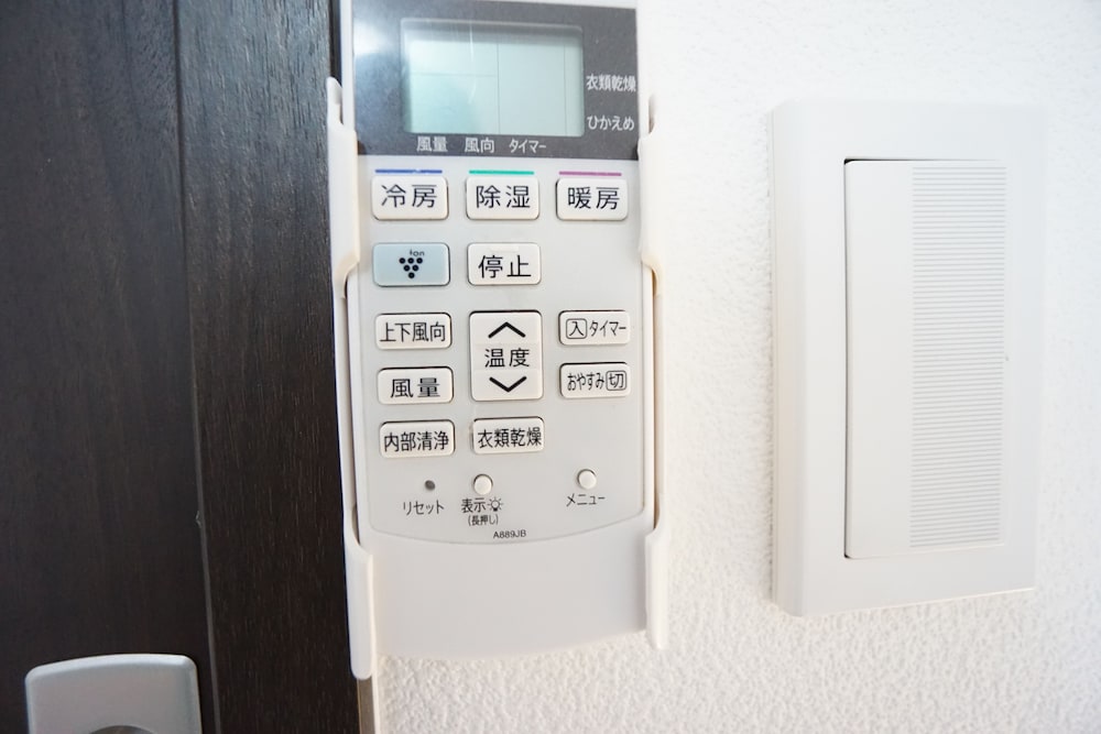 冷房1 | Terry's Apartment Namba West I E02C