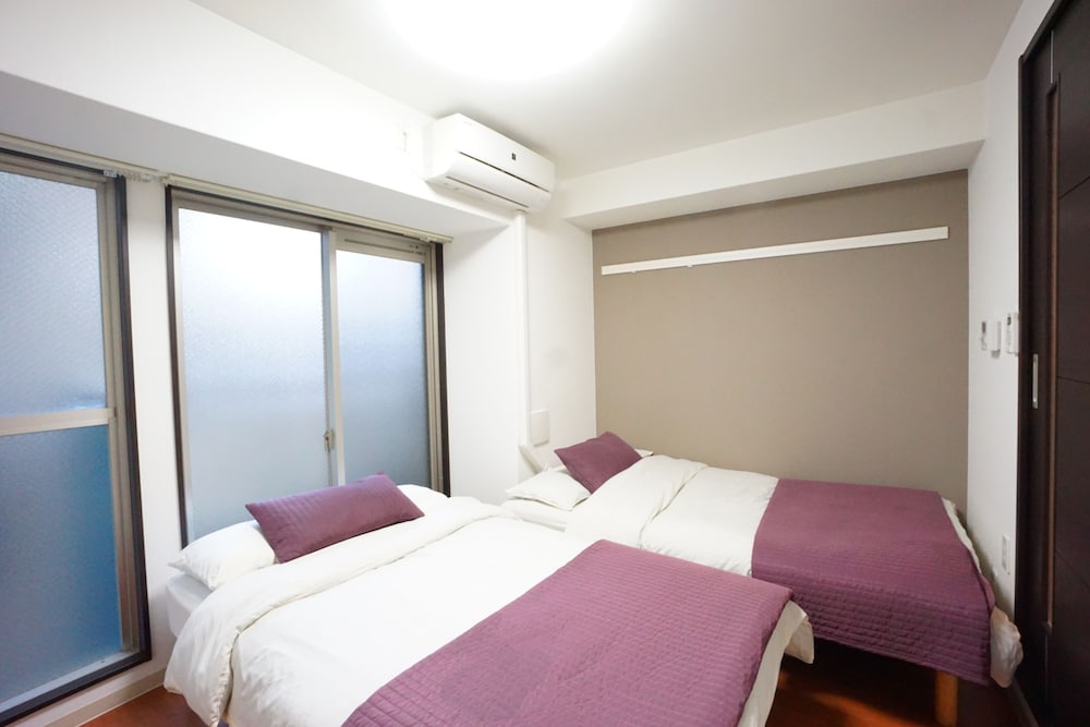 メインイメージ | Terry's Apartment Namba West I E03D