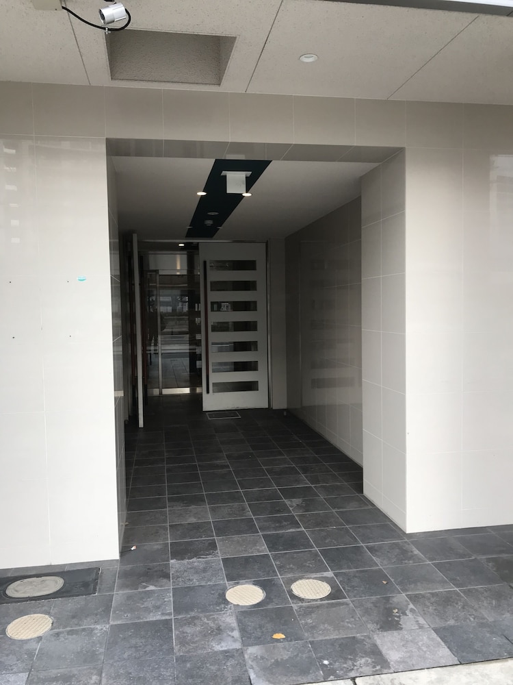 施設の入り口1 | Terry's Apartment Namba West I E03D